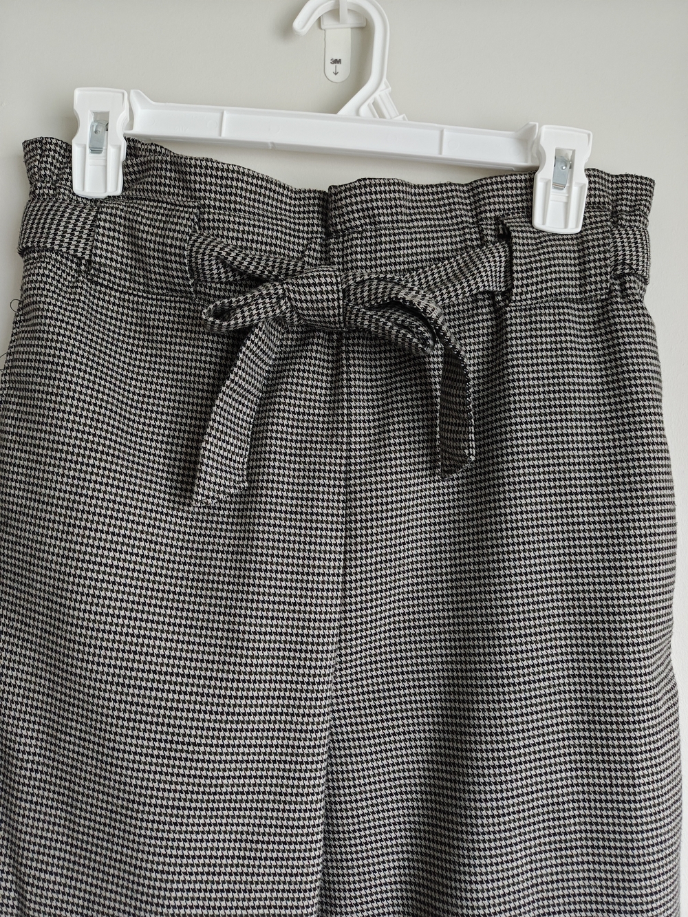 Harlow High-Waist 14,5," Paperbag Trousers in Taupe Houndstooth - Picture 3 of 12